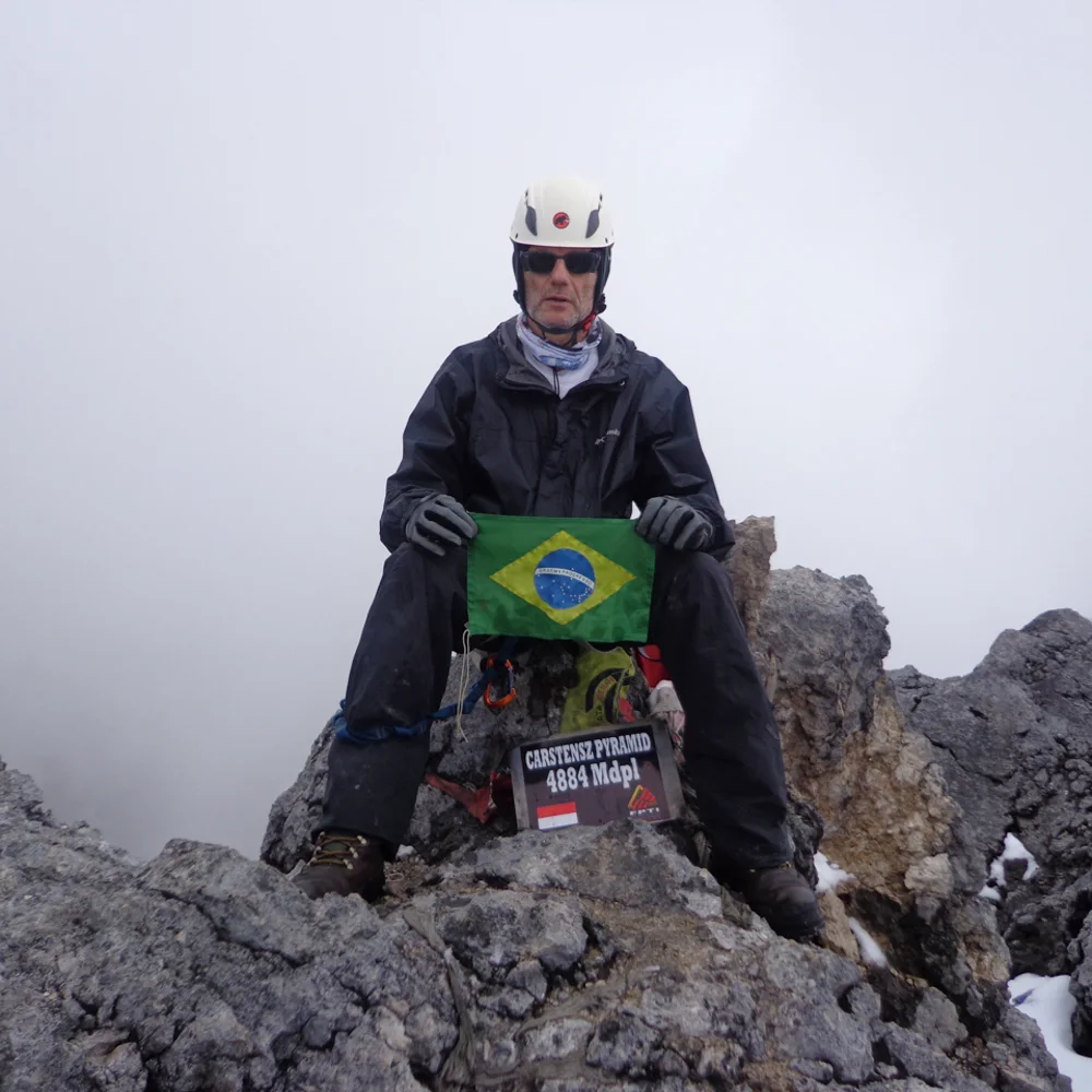 Jornada à Pirâmide Carstensz em 2013
