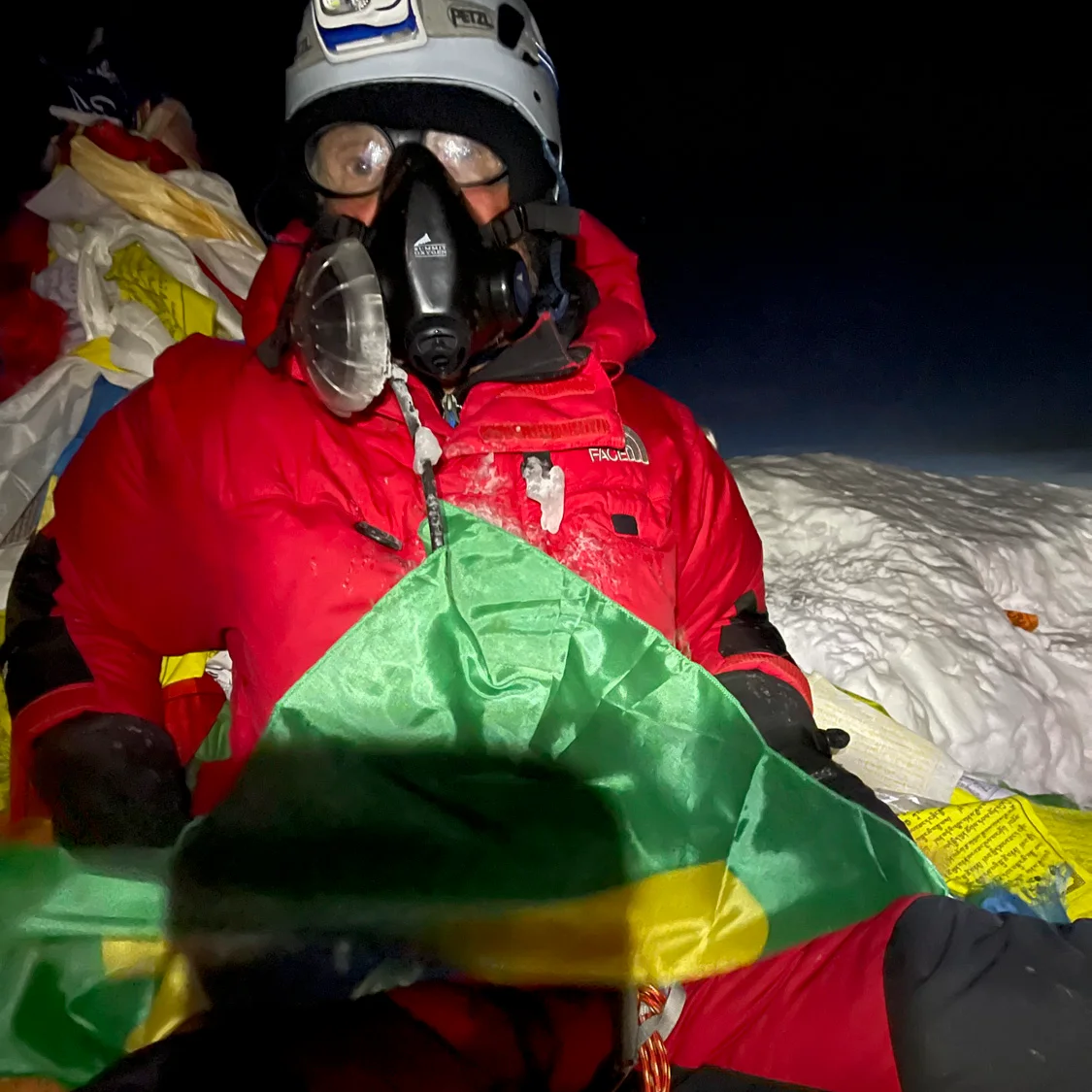 Joel Kriger durante a conquista do Everest em 2022