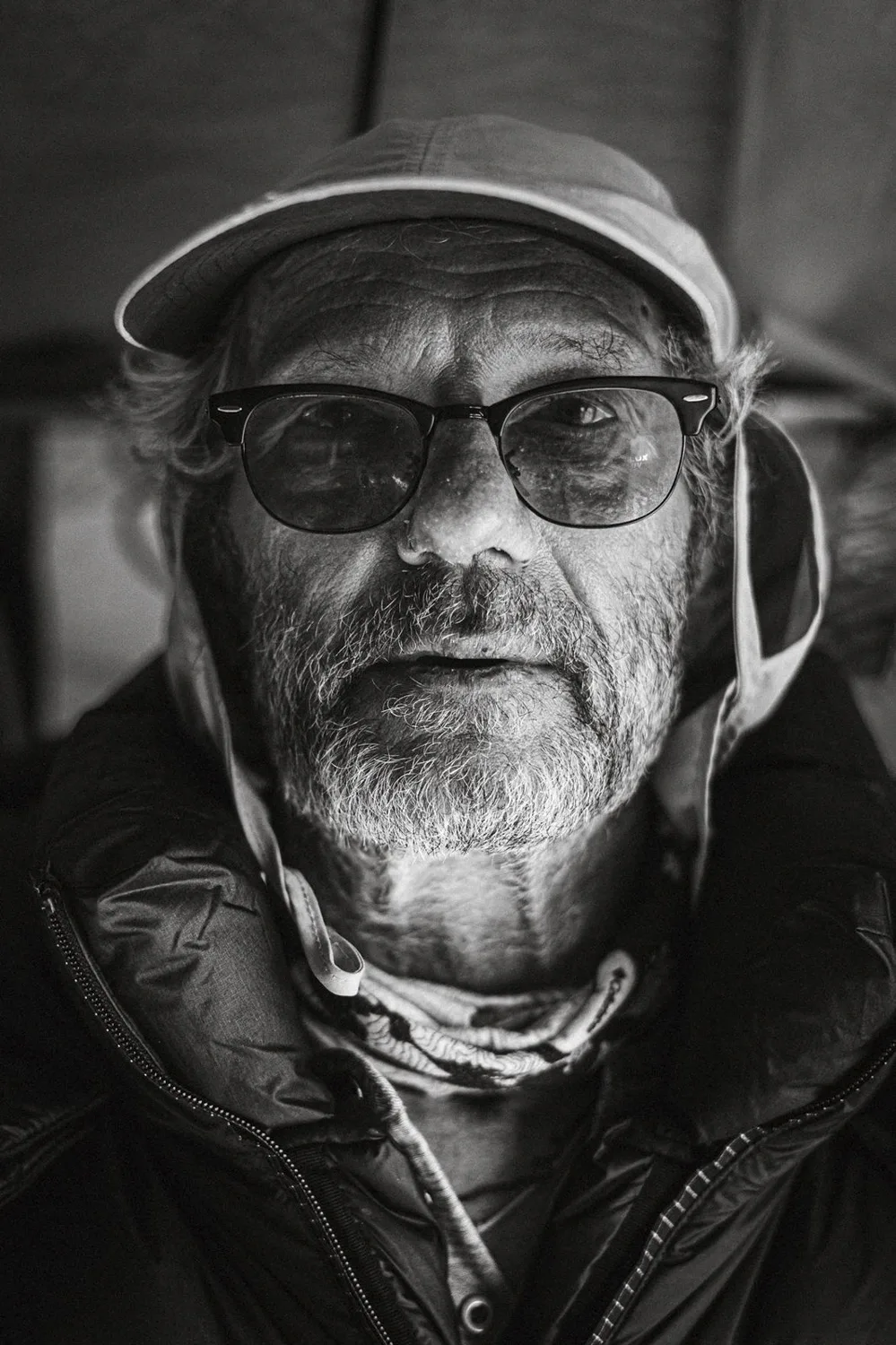 Retrato de Joel pelo fotógrafo Gabriel Tarso, no Campo Base. Tarso integrou a expedição ao Everest em 2022, mas em outro grupo, que não o de Joel.