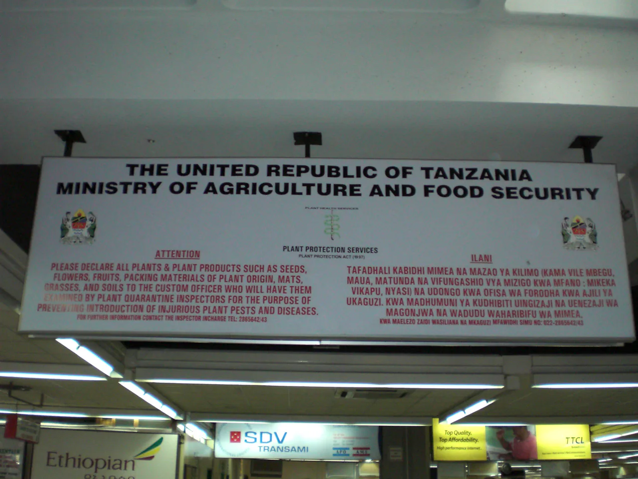 Aeroporto de Dar es Salaam, antiga capital da Tanzânia, e início da viagem até o Kilimanjaro.